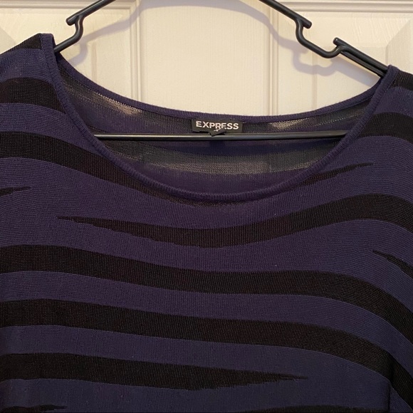 Express-Sweater-Small - Picture 2 of 4